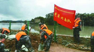 抗洪搶險給這群90后的大學(xué)生活畫上圓滿句號