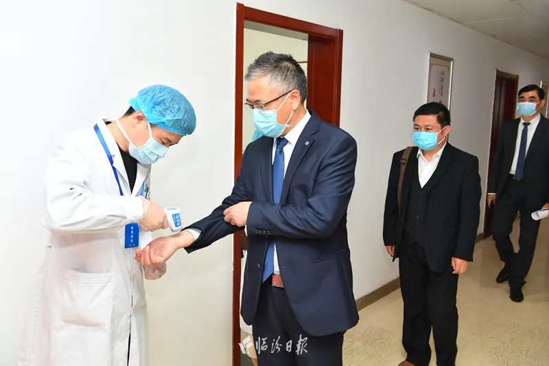 市政協(xié)四屆五次會(huì)議舉行預(yù)備會(huì)議